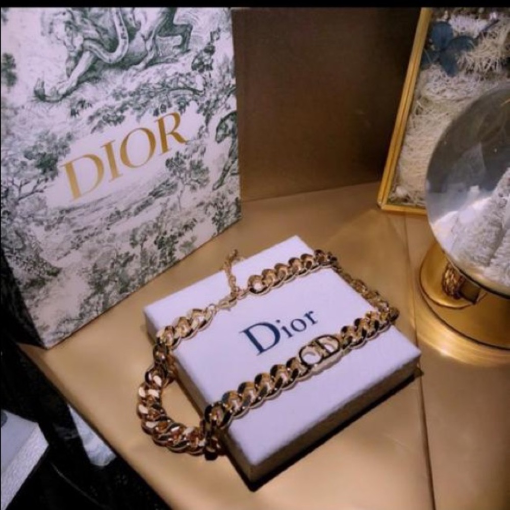 Designer choker